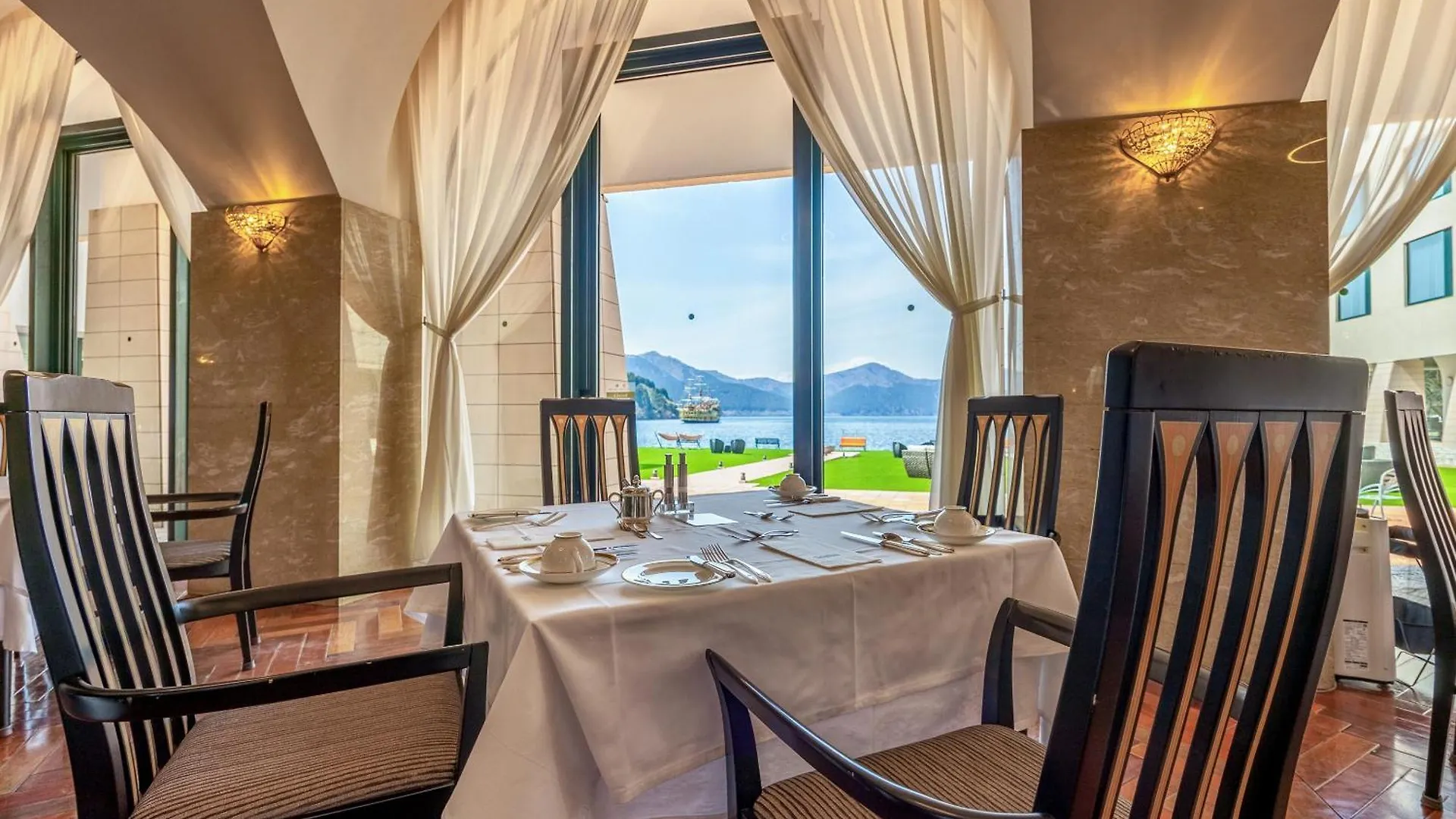 Hakone Hotel 4*,
